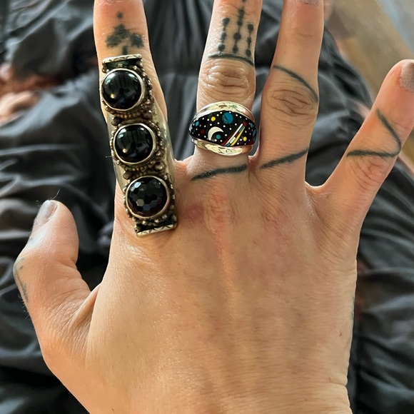 ONE OF A KIND Tibetan silver large statement ring with black stones - Picture 3 of 7